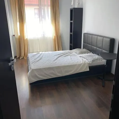 Przestronne Mieszkanie W Spokojnej Okolicy